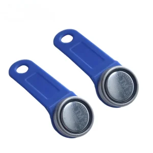 Due IButton magnetici RFID, dotato di portachiavi elettronici blu con contatti metallici circolari, sono mostrati su uno sfondo bianco.